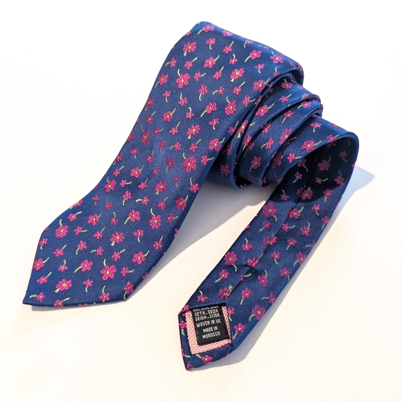 Thomas Pink Other - Thomas Pink 100% Silk Luxurious Floral Tie